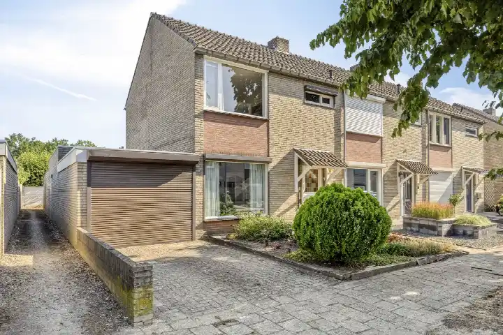 Hoekwoning te koop: Paulinestraat 3, Moesel Weert