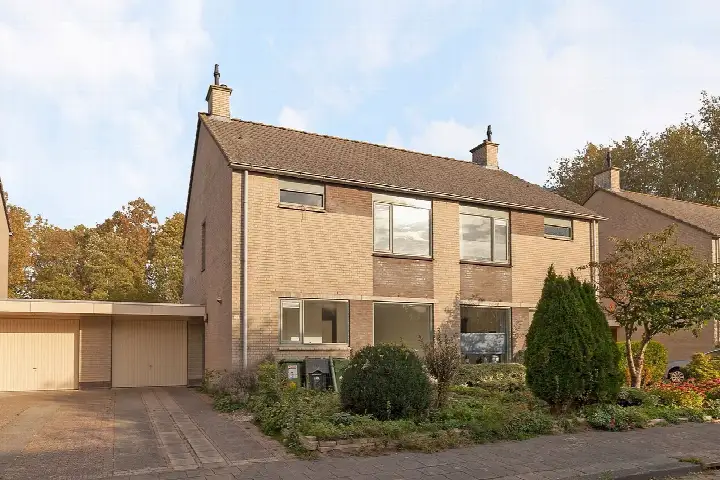 Tussenwoning te huur: Paulus Akkermanwei 14, Westeinde Leeuwarden