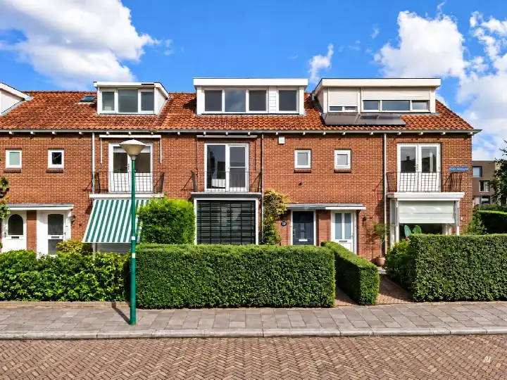 Tussenwoning te koop: Paulus Buyslaan 19, Staatsliedenkwartier Woerden