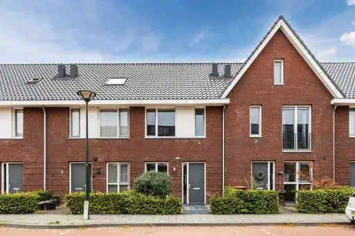 Tussenwoning te koop: Paulus Potterstraat 11, Raamsdonksveer Raamsdonksveer
