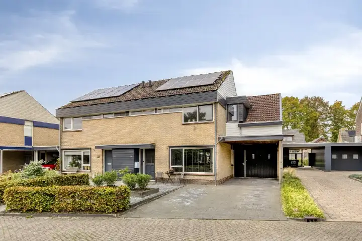 Corner house for sale: Paulus Potterstraat 45, Wolvega-Schildersbuurt Wolvega