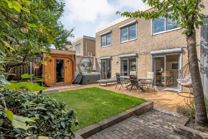 Hoekwoning te koop: Penningkruidlaan 18, Eekmaat West Enschede