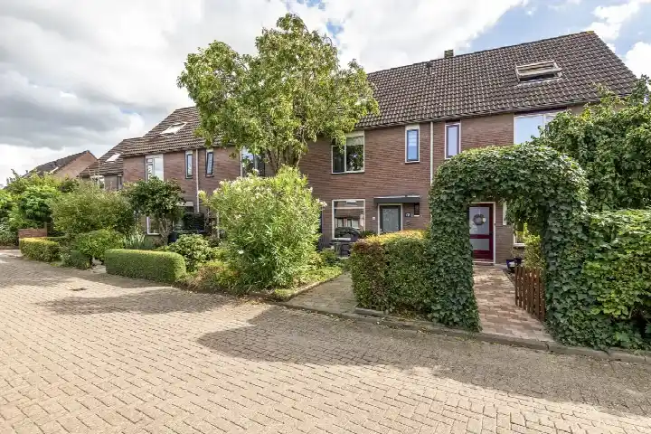 Terraced house for sale: Peppelbos 19, Geldermalsen Zuid Geldermalsen