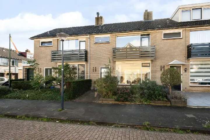 Tussenwoning te koop: Peregaard 3, Zwaag - Buurt 30 01 Zwaag