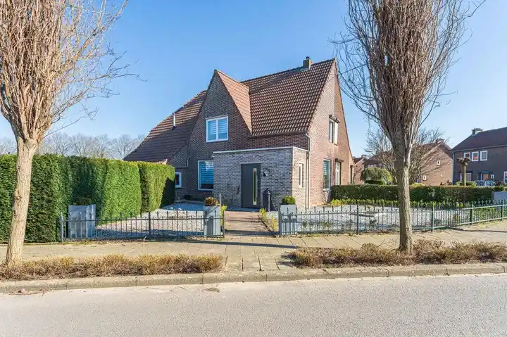 Twee-onder-één-kap te koop: Peter Treckpoelstraat 34, Beek Beek