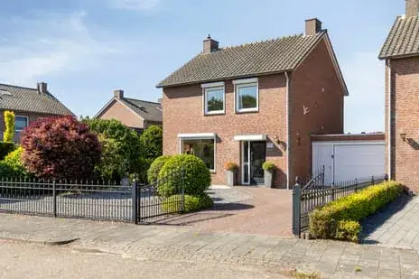 Tussenwoning te koop: Pettenmakerstraat 1, Veltum 1 Venray