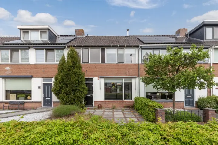 Terraced house for sale: Peulenlaan 20, De Peulen-Oost Hardinxveld-Giessendam