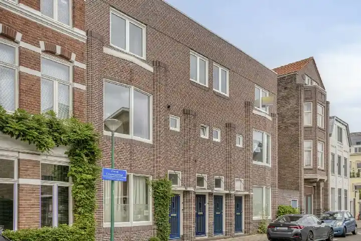 Tussenwoning te koop: Pierre Cuypersstraat 12, Roerzicht Roermond