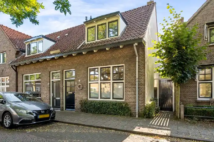 Corner house for sale: Piet Heinstraat 11, Wipstrik-Zuid Zwolle