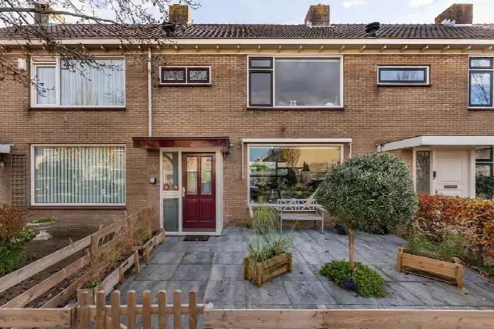 Terraced house for sale: Pieter Breughellaan 35, Schilderskwartier Hillegom