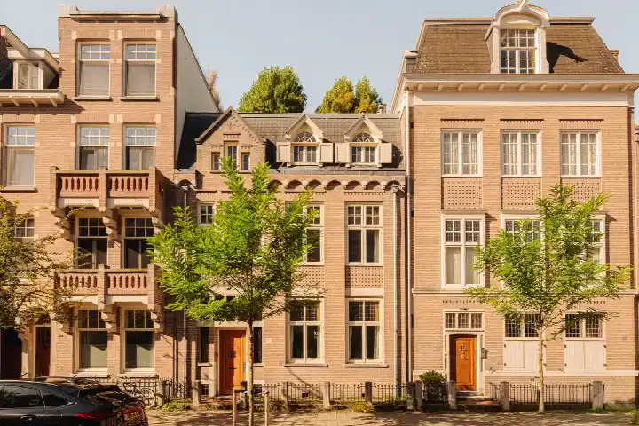 Terraced house for sale: Pieter de Hoochstraat 32, Johannes Vermeerbuurt Amsterdam