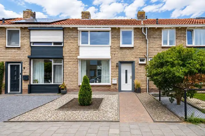 Tussenwoning te koop: Pieter de Hooghstraat 3, Noordpolder Terneuzen