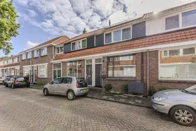 Terraced house for sale: Pieter Latensteinstraat 34, Burgemeestersbuurt Zaandam