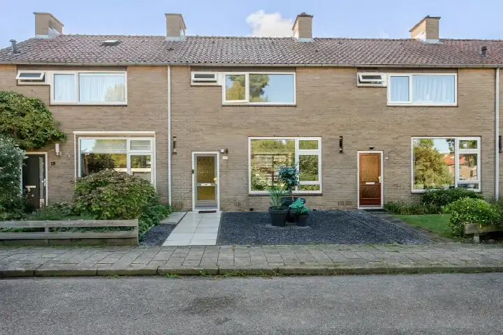 Terraced house for sale: Pieter Stuyvesantstraat 15, Rheden Rheden