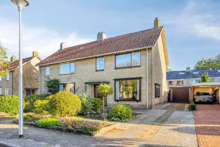 Semi-detached for sale: Pieter Zeemanlaan 44, Berkum Zwolle