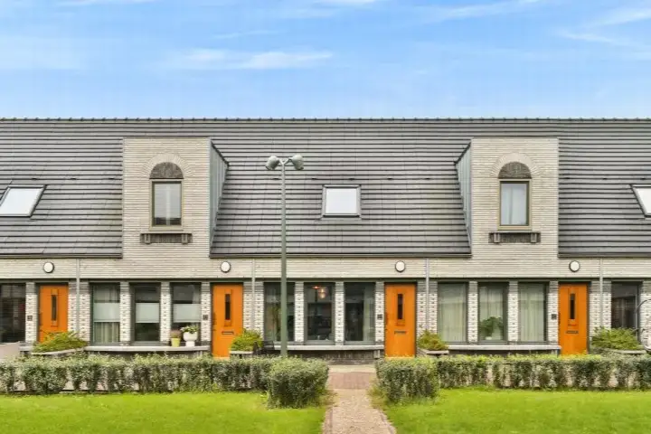 Tussenwoning te koop: Pietje de Fluiterhof 15, Nieuw Crooswijk Rotterdam