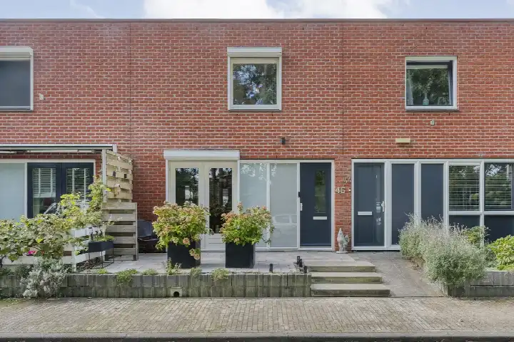 Tussenwoning te koop: Pijlkruidlaan 46, Eekmaat West Enschede