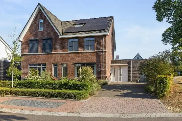 Twee-onder-één-kap te koop: Pijnboom 2, Hof-Startebos Meijel