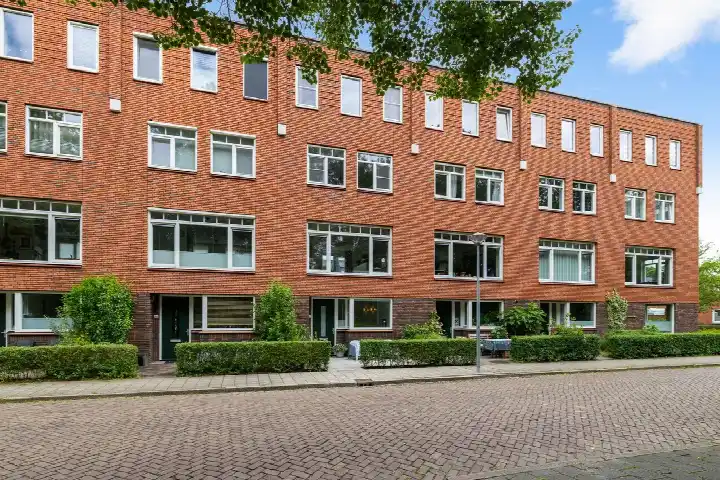 Tussenwoning te koop: Pioenstraat 187, Florabuurt Groningen