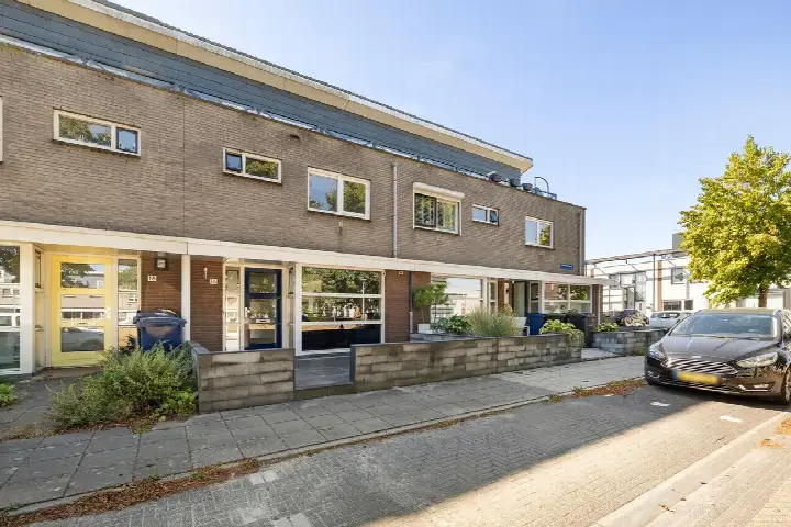 Terraced house for sale: Piranesistraat 16, Tussen de Vaarten Z.- Zuidwest Almere