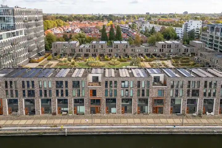 Terraced house for sale: Planeetkade 12, Binckhorst 'S-Gravenhage