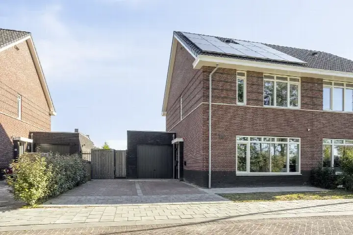 Terraced house for sale: Plantagestraat 15, Tholen Tholen
