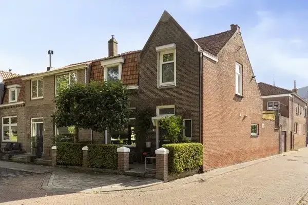 Corner house for sale: Plantagestraat 23, Tholen Tholen