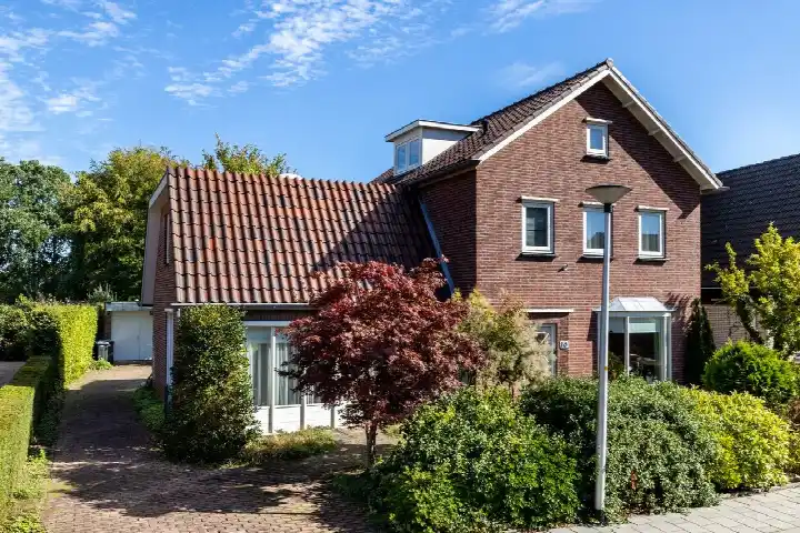 Detached house for sale: Planthofsweg 10, Bornsestraat en omgeving Zuid Almelo