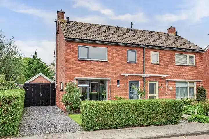 Semi-detached for sale: Plantsoenstraat 8, Kolhorn (woonkern) en De Strook Kolhorn