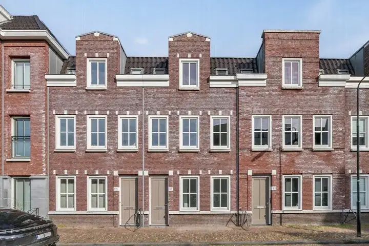 Tussenwoning te huur: Plaspoelstraat 67, Damcentrum Leidschendam