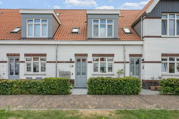 Tussenwoning te koop: Plataanpad 10, Het Lint Hoef En Haag