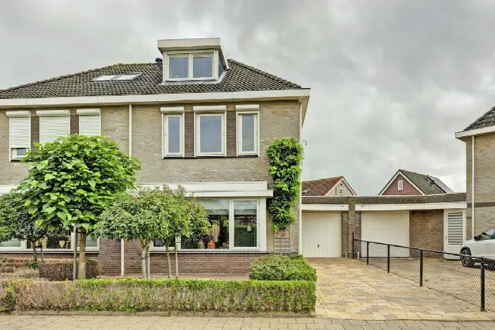 Terraced house for sale: Plataanstraat 34, Sint Philipsland Sint Philipsland