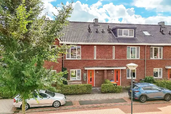 Tussenwoning te koop: Platanenlaan 50, Splegelpolder Nederhorst Den Berg