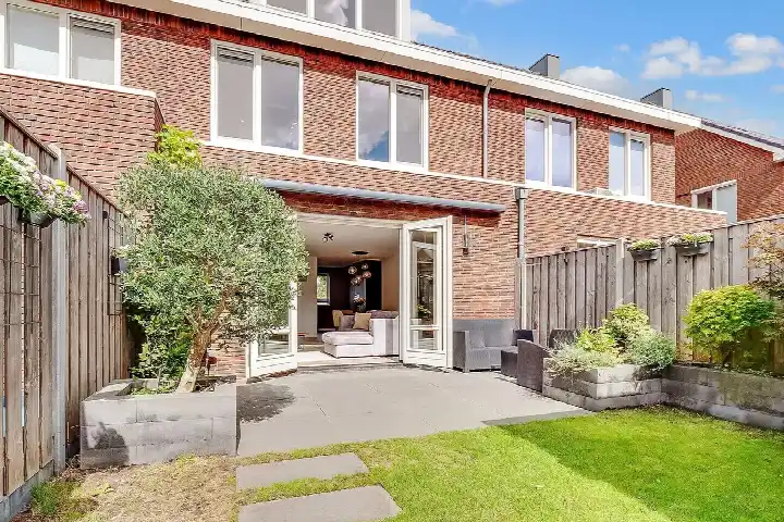 Terraced house for sale: Platanenlaan 50, Splegelpolder Nederhorst Den Berg