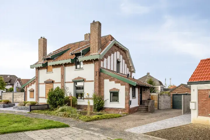 Twee-onder-één-kap te koop: Plein 10, Leenhof Landgraaf