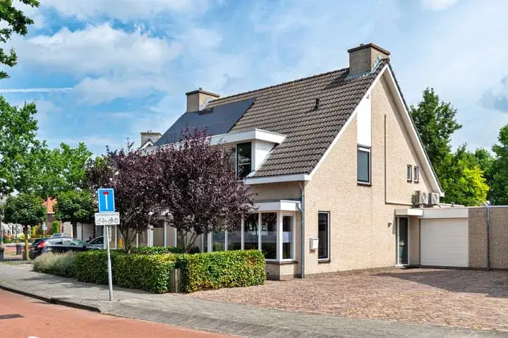 Terraced house for sale: Plein 10, Plein 3 Schijndel