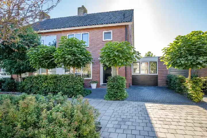 Hoekwoning te koop: Pleinstraat 7, Uitbreiding Dorp Bergambacht