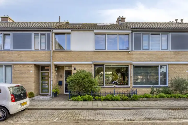 Terraced house for sale: Plesmanlaan 24, Straakven Helmond