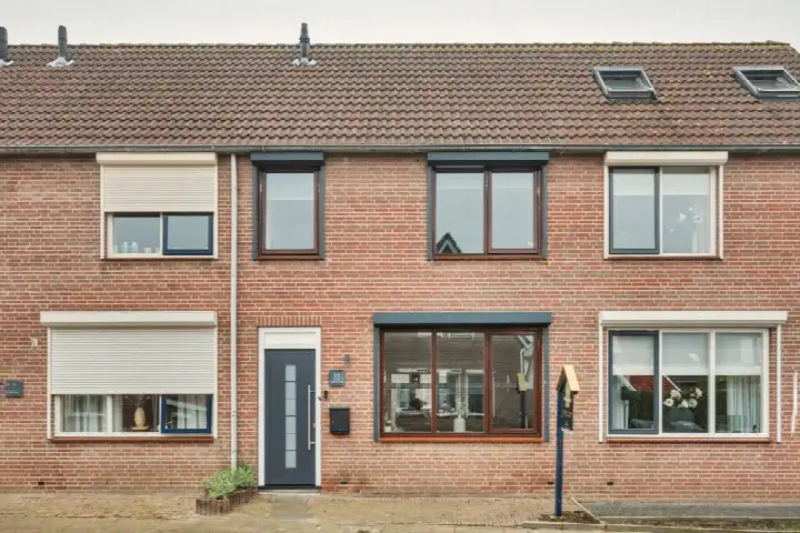 Terraced house for sale: Plevierlaan 11, Sint-Maartensdijk Sint-Maartensdijk