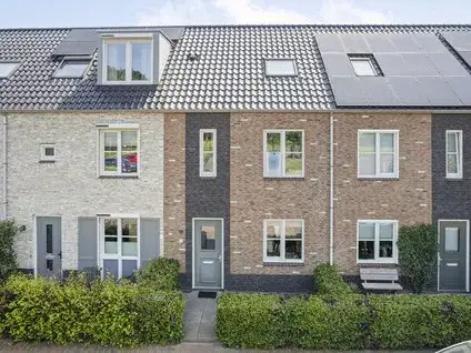Tussenwoning te koop: Ploegschaar 9, Buitengebied Voorthuizen Voorthuizen