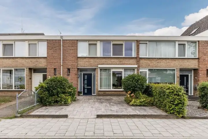 Tussenwoning te koop: Plutostraat 7, West 1 Dongen
