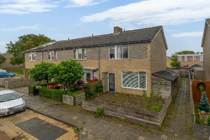Hoekwoning te koop: Pluut 26, Lemmer-Lemstervaart Lemmer