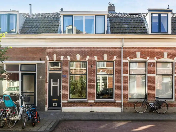 Tussenwoning te koop: Poelgeeststraat 17, Stationskwartier Leiden