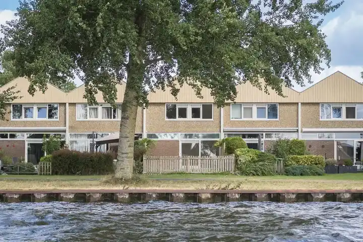 Tussenwoning te koop: POELRUIT 51, Aldlân-Oost Leeuwarden