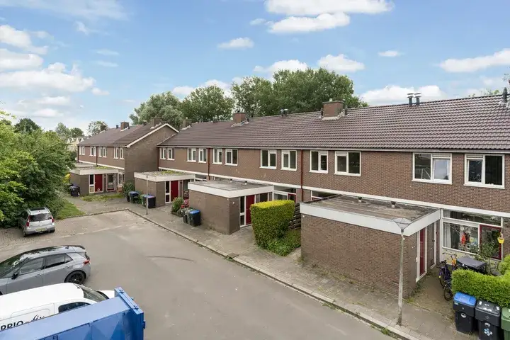 Tussenwoning te koop: POELRUIT 71, Aldlân-Oost Leeuwarden