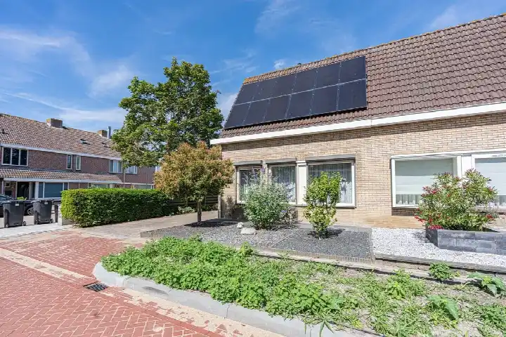 Twee-onder-één-kap te koop: Poelruiterhof 1, Kern Heinkenszand Heinkenszand