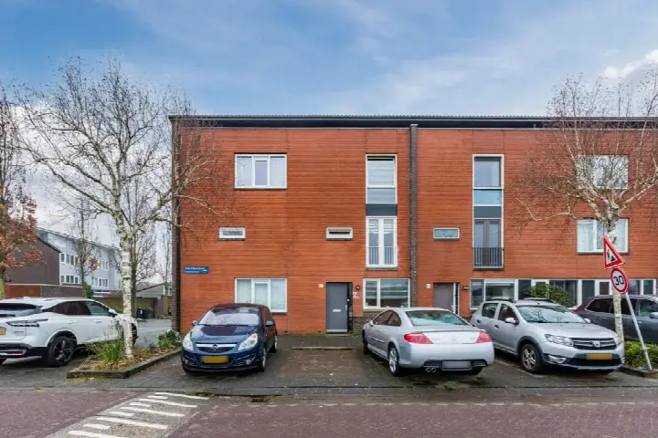 Terraced house for sale: Pond Sterlinglaan 67, De Aker-Oost Amsterdam