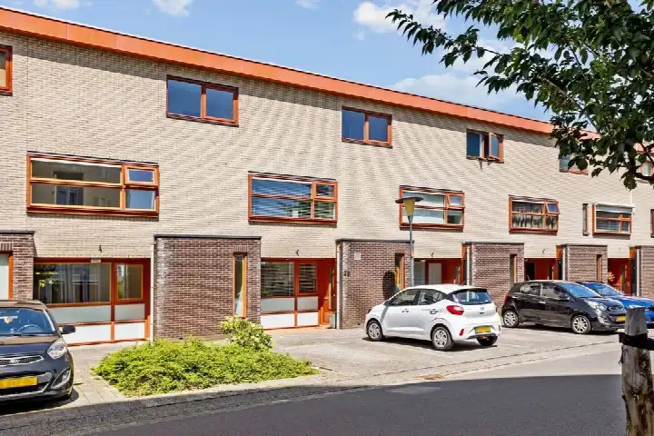 Terraced house for sale: Poortugaalstraat 25, Zuid-Hollandbuurt-Noordoost Zoetermeer