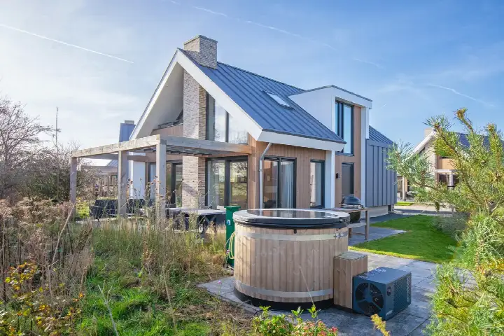 Tussenwoning te koop: Postweg 10-10, Verspreide huizen in de polders Eierland en Eendracht De Cocksdorp