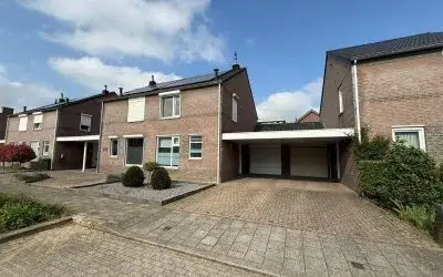 Tussenwoning te koop: Praaglaan 117, Randwyck Maastricht
